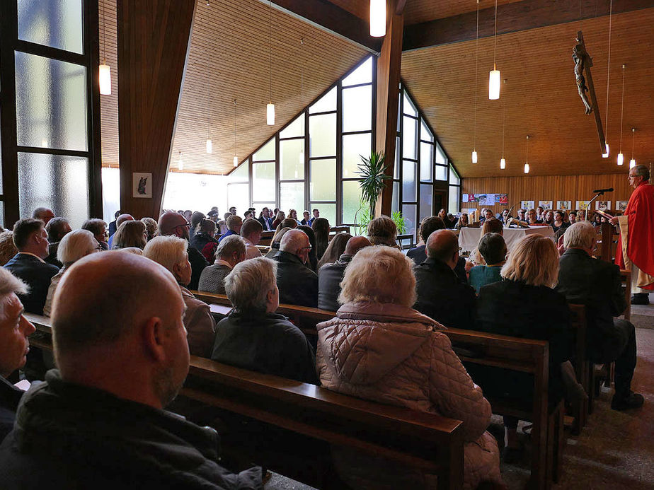 Firmung 2019 in Naumburg (Foto: Karl-Franz Thiede)